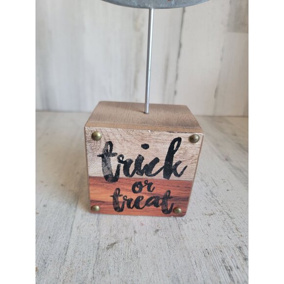 Pumpkin trick or treat centerpiece Halloween home decor sign - Picture 4 of 8